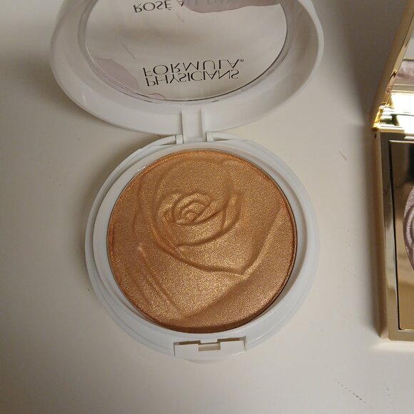 Cinderella Make-Up Bag and Highlighter Bundle - Picture 3 of 6